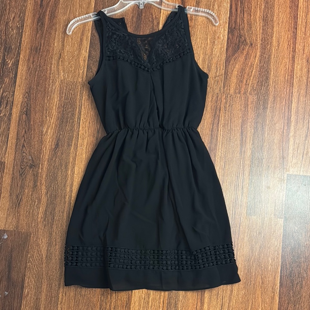 Elegant Black Sleeveless Dress